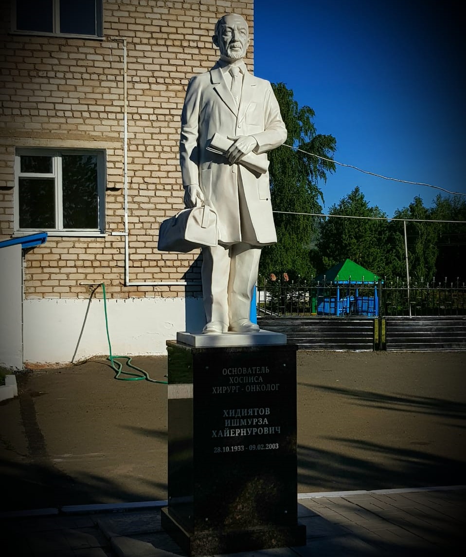 Скульптура Ишмурзе Хайернуровичу Хидиятову автор Закиров Ильдус